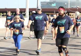 People running at a fundraiser race for veterans