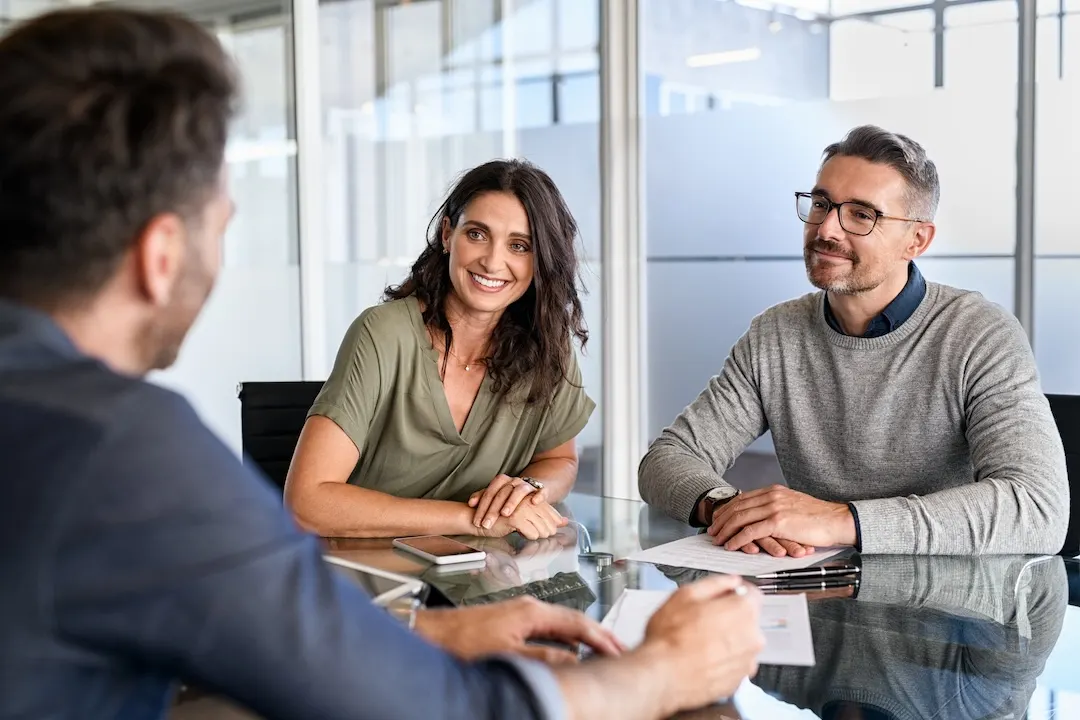 Couple discusses HELOC with lender