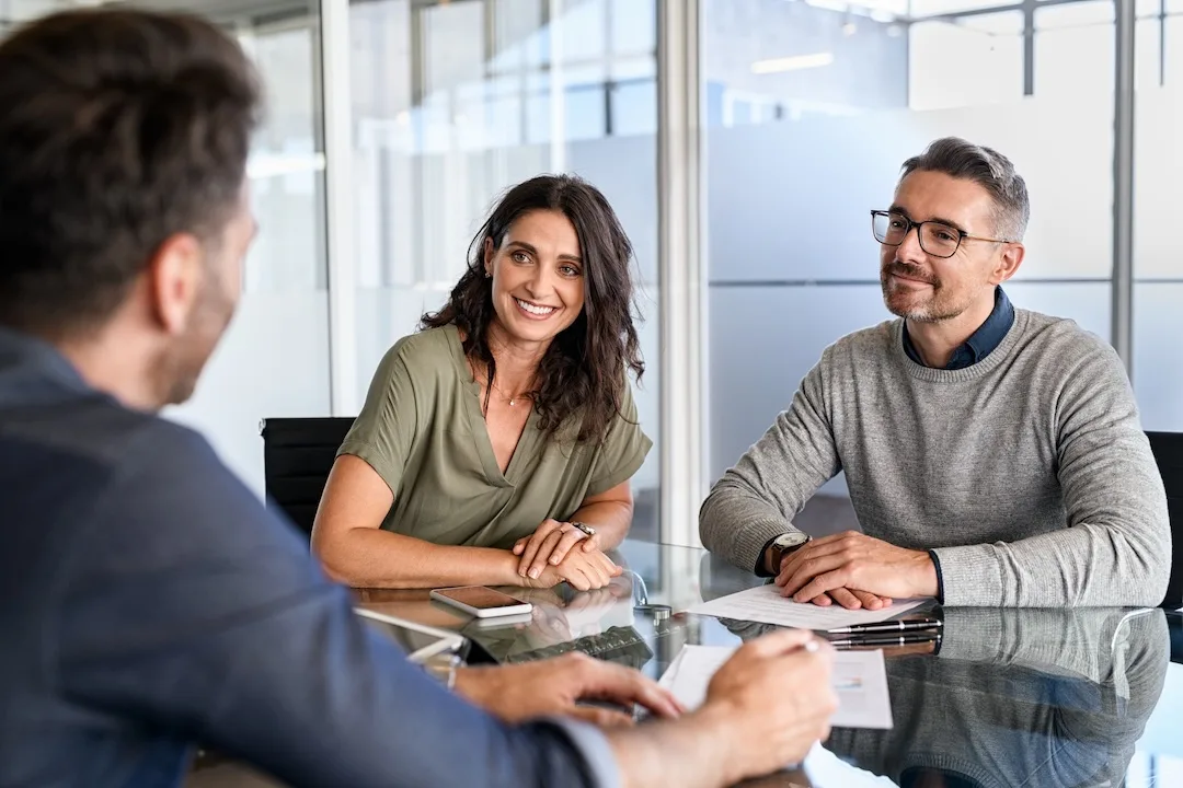 Couple discusses HELOC with lender