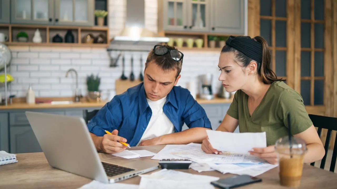 3-common-credit-score-myths-debunked.jpg