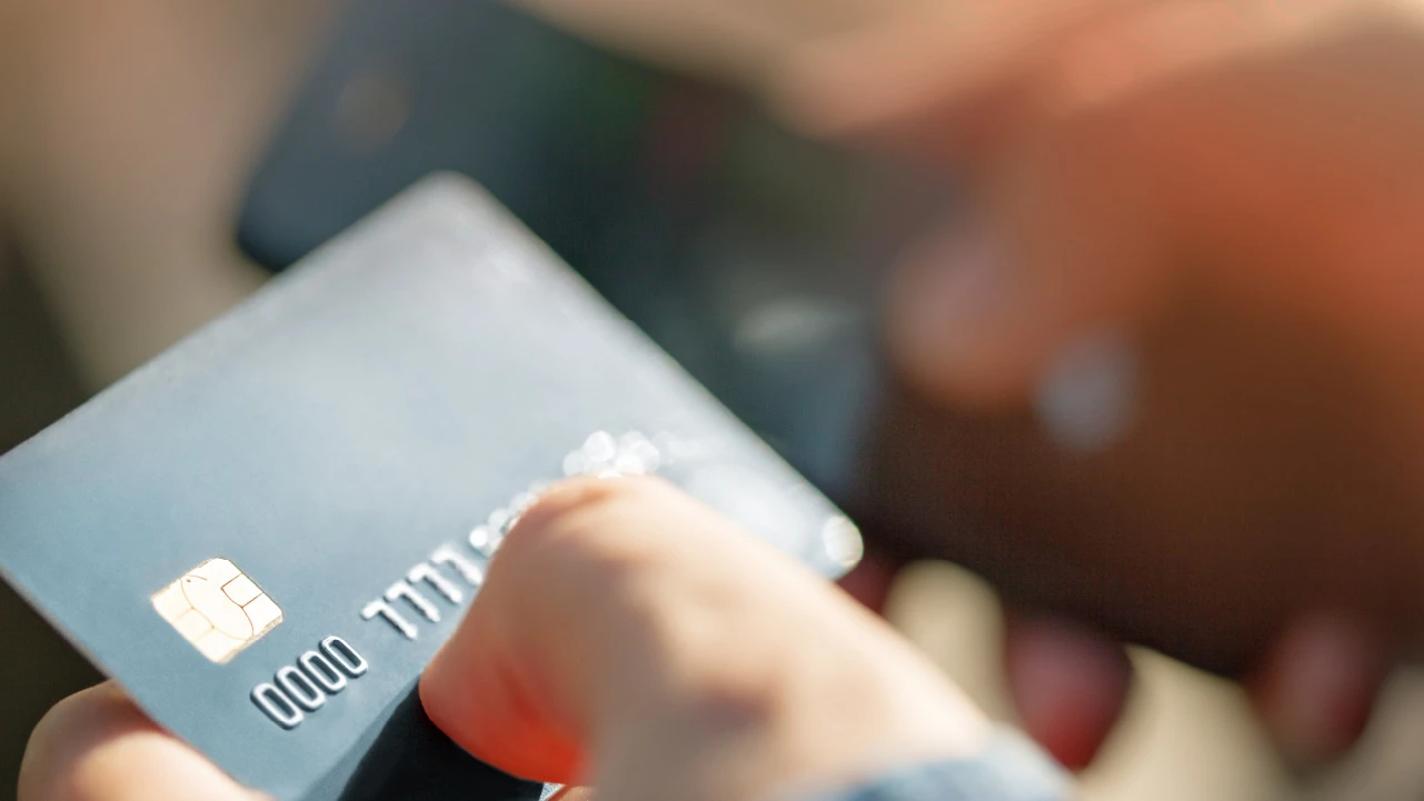 SOC 3 ways your debt could leads to bad credit FAST V1-R3 1280x720 02