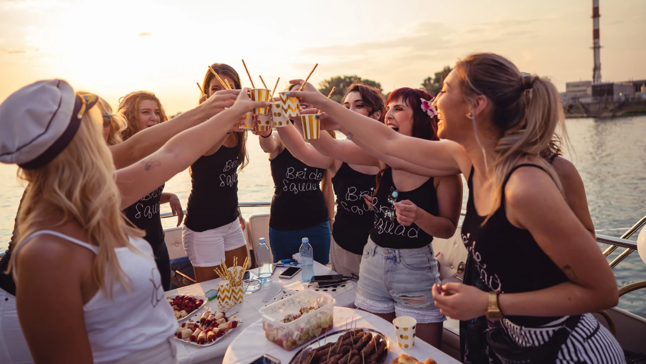 SOC 5 Ways to budget for a wedding as a guest V4-R1 1280x720 01